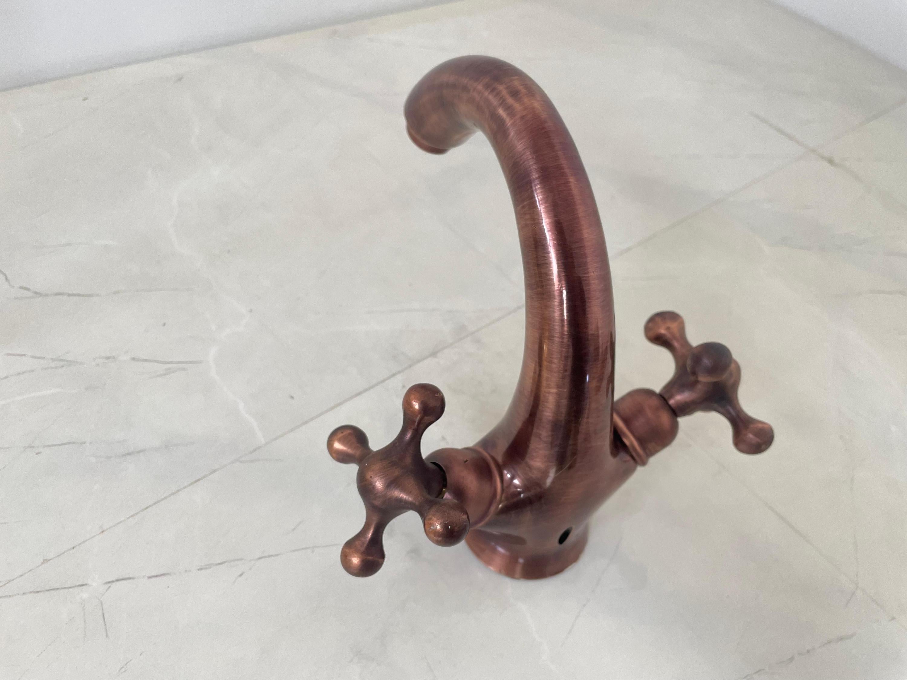 Solid Copper Bathroom Faucet: Vintage Style Cross Handle Basin Tap