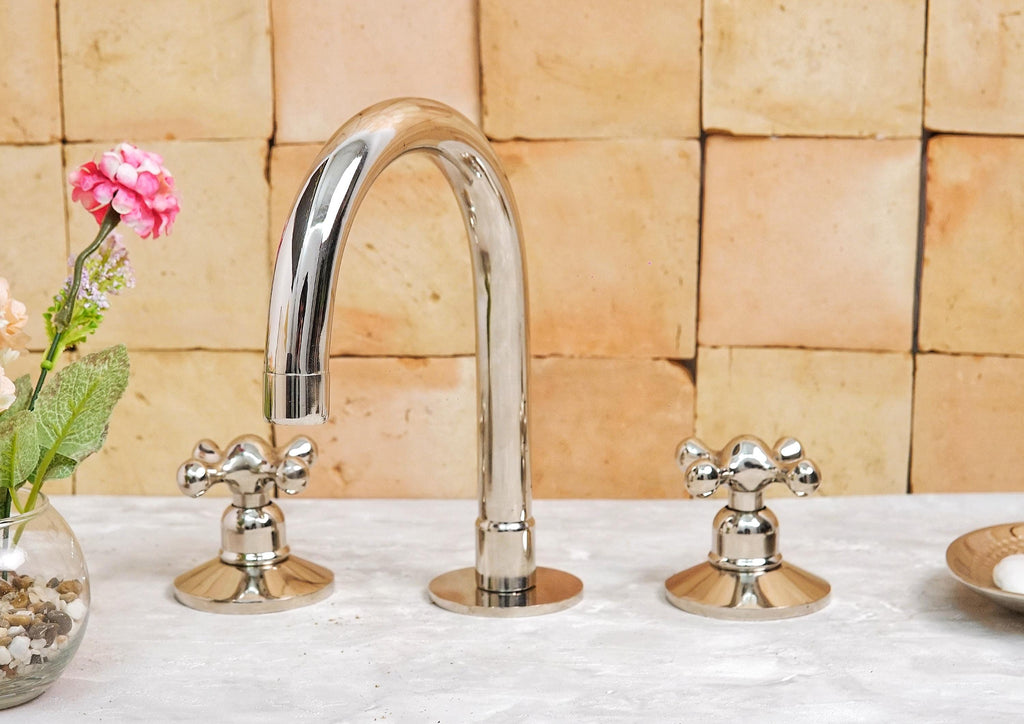 Polished Brass Bathroom Faucet: 3-Hole Deck Mount Vanity Sink