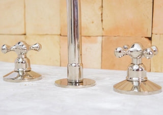 Polished Brass Bathroom Faucet: 3-Hole Deck Mount Vanity Sink